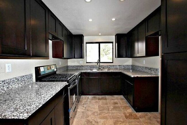 Building Photo - 5468 Iowa Ct