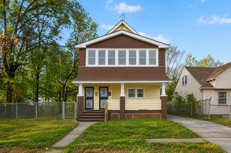 Building Photo - 1554 Larchmont Rd
