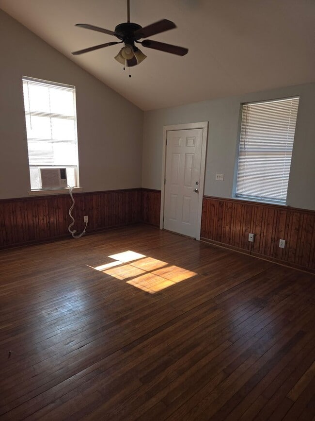 Photo - 4219 Lee St House