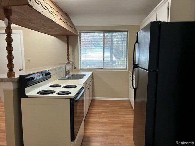 Foto del edificio - 832 Farnsworth Rd