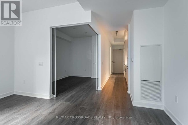 Building Photo - 115 Blue Jays Way
