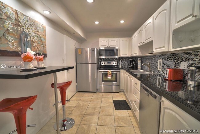 Building Photo - 4001 S Ocean Dr