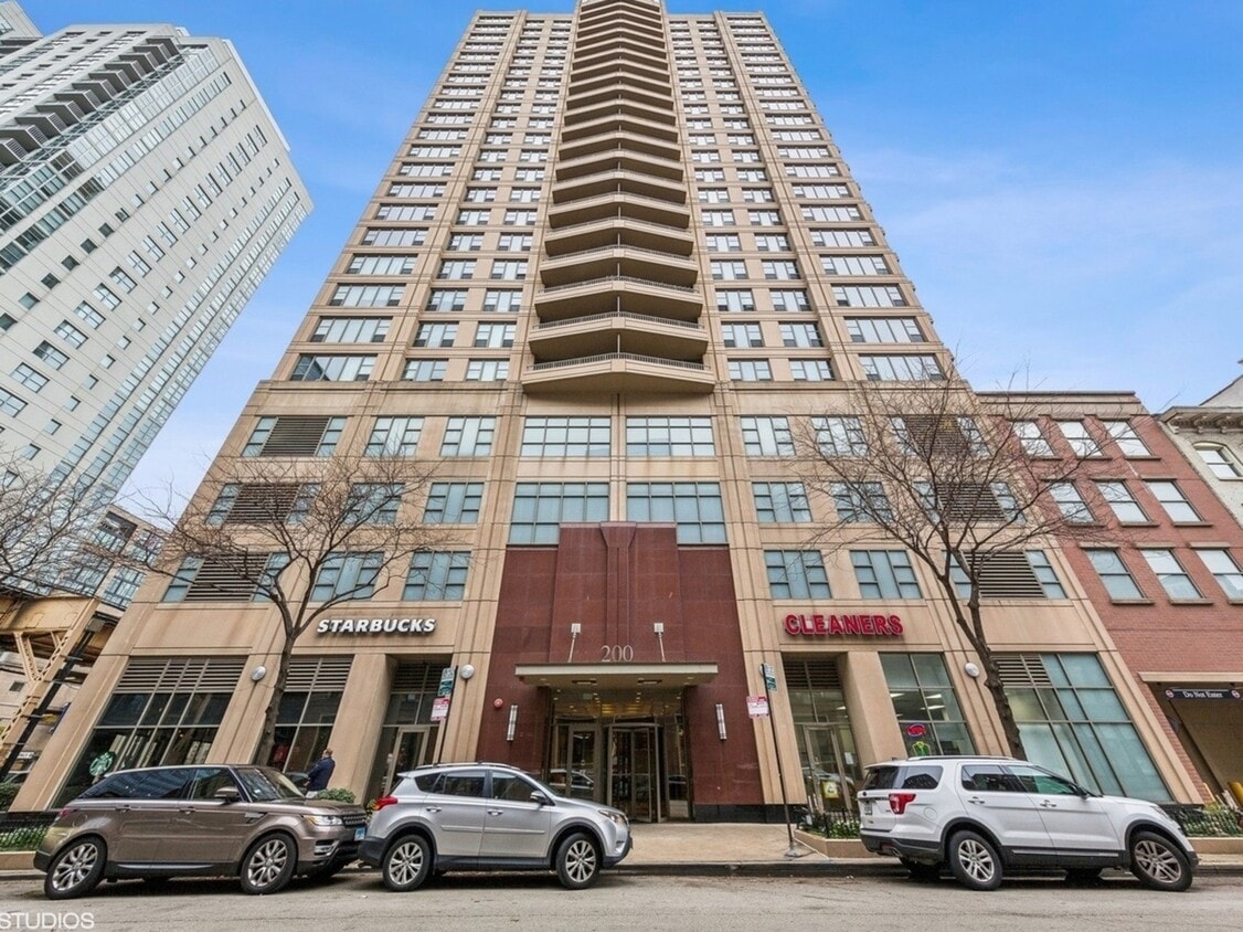 Foto principal - 200 N Jefferson St