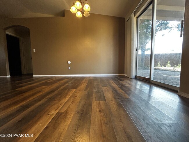 Building Photo - 3900 N Catherine Dr
