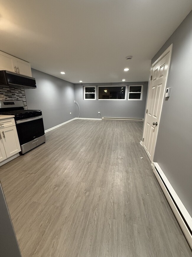 Building Photo - 323 22nd Ave