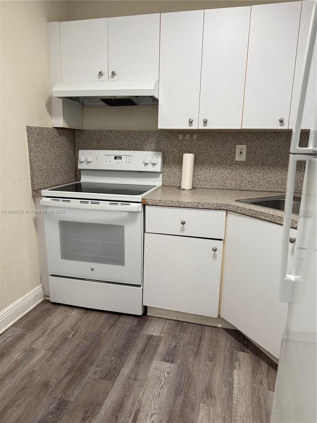 Building Photo - 17255 SW 95th Ave