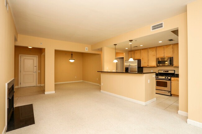 Building Photo - 1830 Fountain Dr