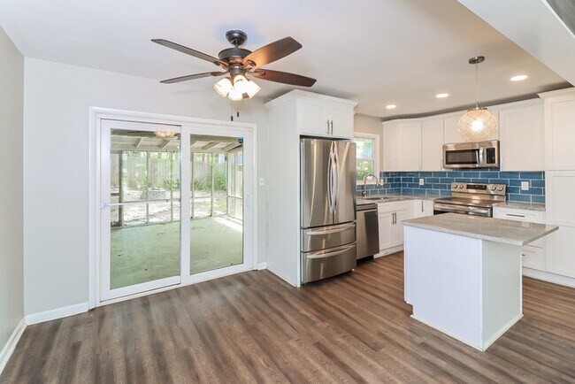 Foto del edificio - 3293 Chisholm Trail SW