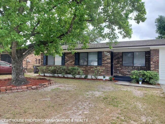 Foto del edificio - Charming 4 Bed/2 Bath Home!