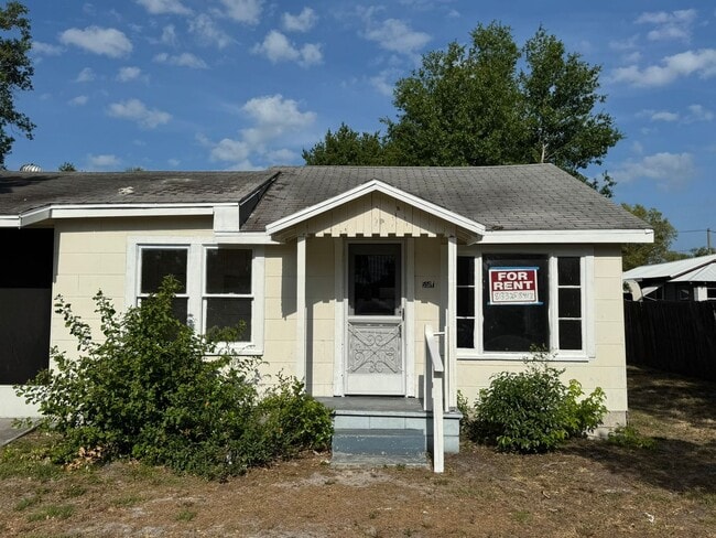 Building Photo - Cute 2BR Duplex in Zephyrhills