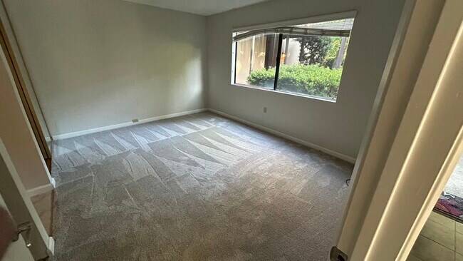 Bedroom - 871 Woodside Ln E