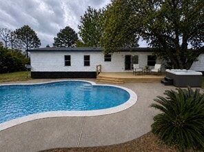 Building Photo - 1506 Airline Ct