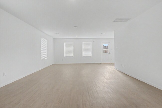 Foto del edificio - 6323 Geyser Starish Dr