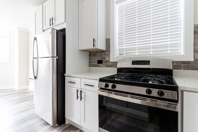 Foto del edificio - 3838 N Greenview Ave