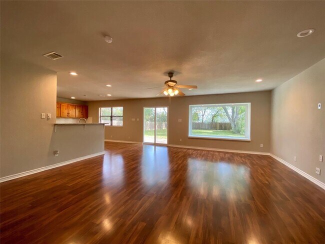 Building Photo - 13315 Villa Park Dr