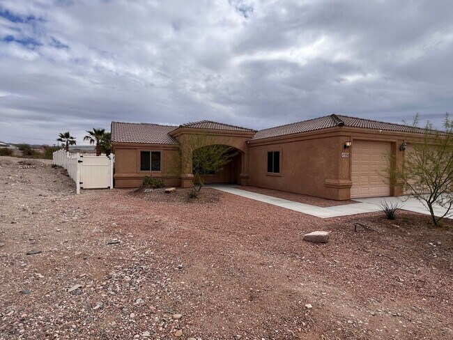 Building Photo - **PENDING** Longterm Furnished or Unfurnis...