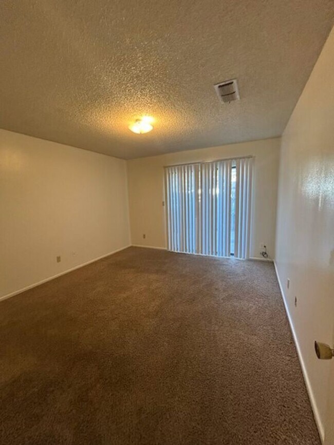 Foto del edificio - Very nice 2 bed 2 bath water paid
