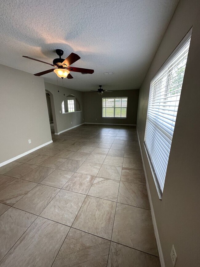 Building Photo - Lovely  3/2.5 Home w/ 2nd floor loft and f...