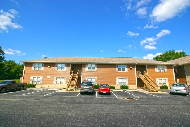 Building Photo - Oaks Of Dutch Hollow