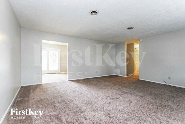 Foto del edificio - 819 Moss Oak Ct