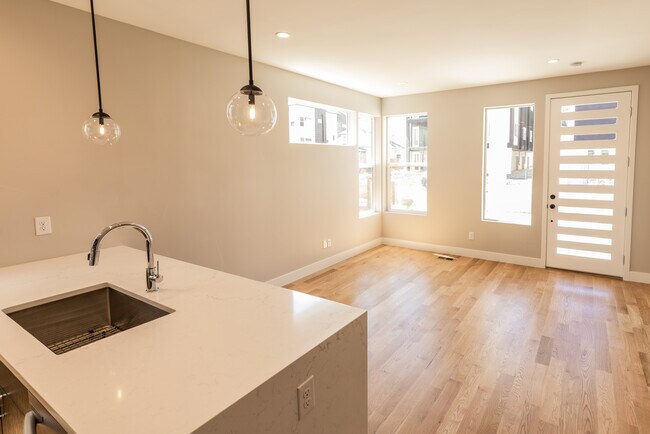 Foto del edificio - 1294 Stuart St