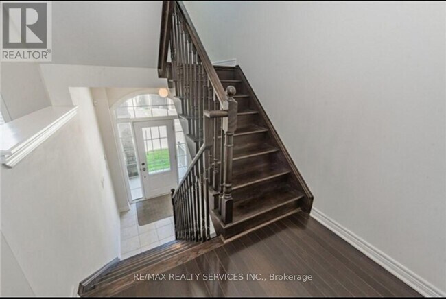 Photo du bâtiment - 74 Aldersgate Dr