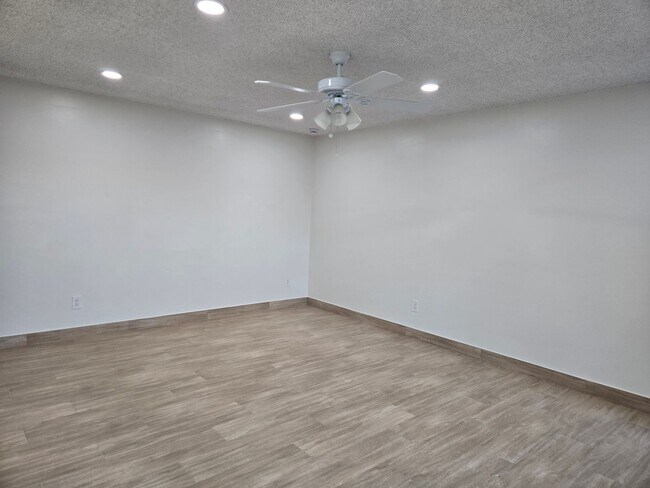 Foto del edificio - Completely Upgraded 2 bedroom Condo in Riverside