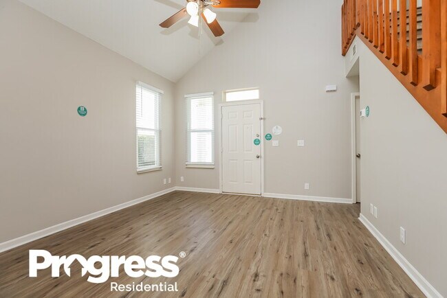 Building Photo - 514 Selsey Ct S