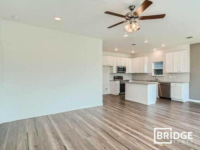 Building Photo - 7360 Parkside Pl Dr
