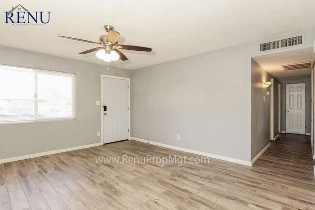 Building Photo - Available Now! Single Story 3 Bed, 2 Bath ...