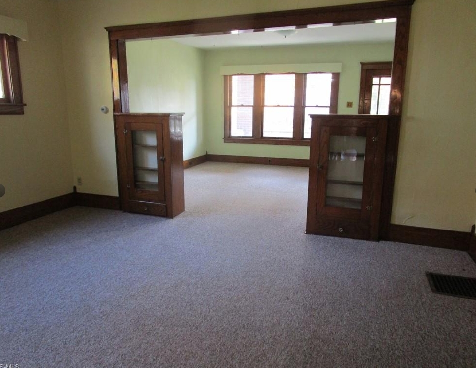 Foto del interior - 240 W Main St