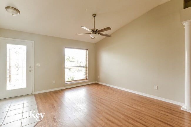 Building Photo - 1393 Pine Song Dr