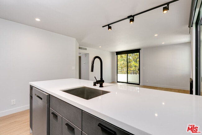 Foto del edificio - 3602 Dunn Dr