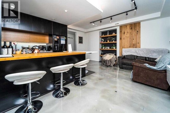 Building Photo - 351 Skeena Cres W