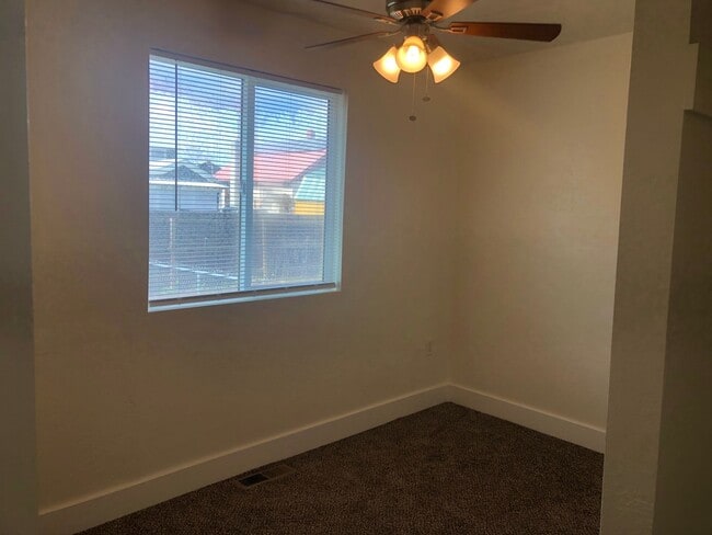 Foto del edificio - 4th St. Fourplex