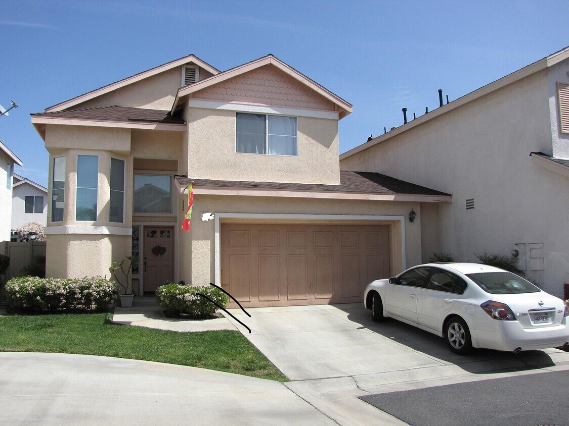 Primary Photo - 830 N Kintyre Dr