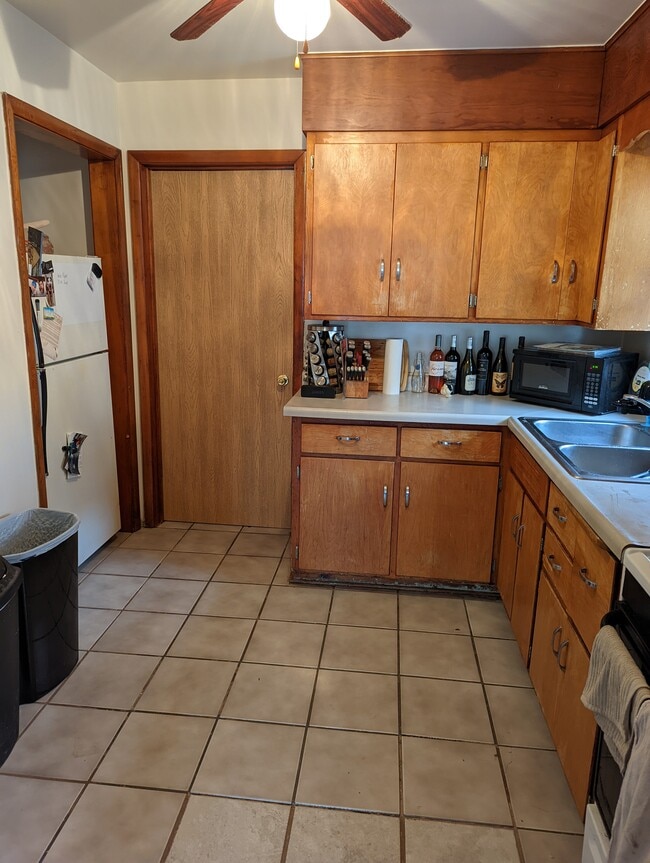 Kitchen - 1938 Schlimgen Ave