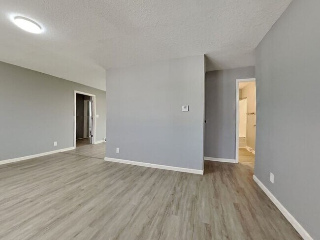 Foto del edificio - 11425 Palmer Ave