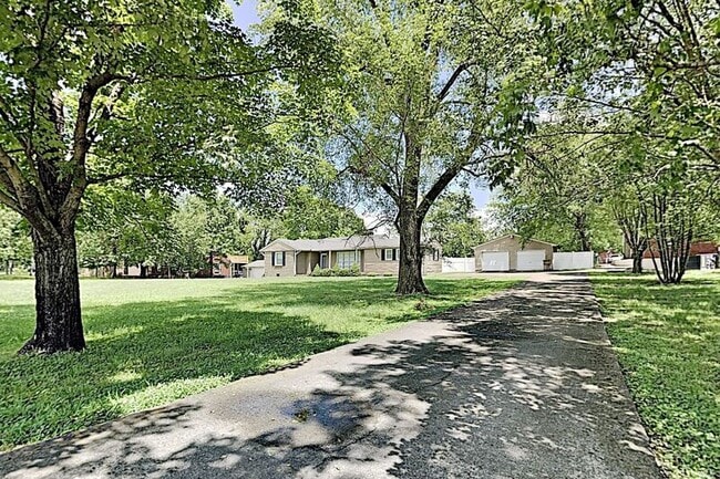Building Photo - 4402 Saunders Ave