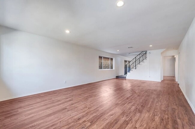 Photo - 540 E Hyde Park Pl Apartment