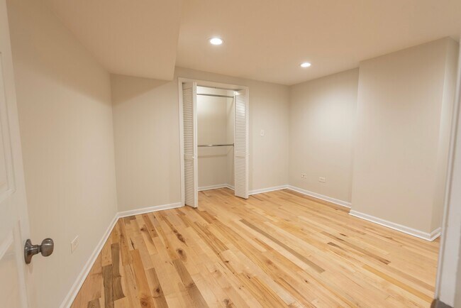 Foto del edificio - 5039 N Troy St