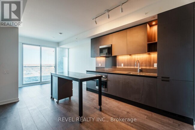 Building Photo - 39 Mary St