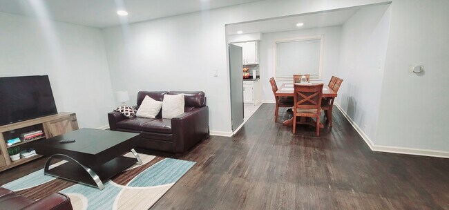 Building Photo - 70 Vern Ln