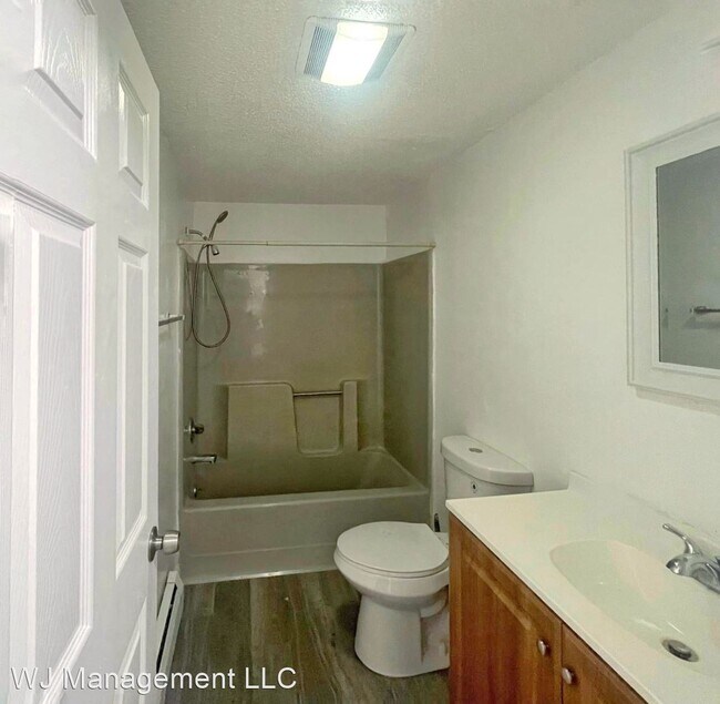 Building Photo - 2 br, 1 bath House - 90 Washburn St.
