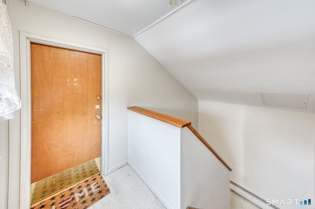 Building Photo - 66 Beths Ave