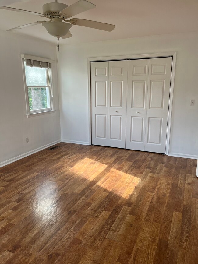 Building Photo - 103 Birdwood Ct