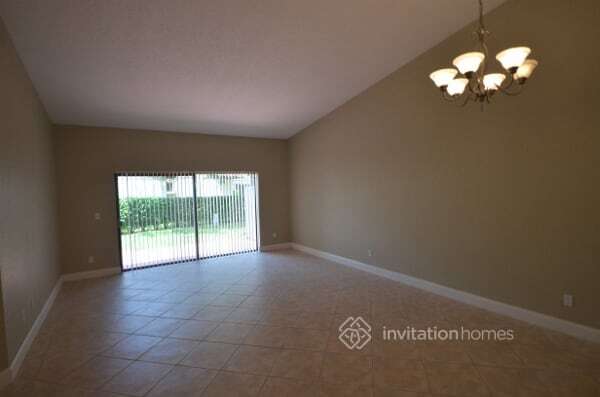 Building Photo - 3160 La Mirage Dr