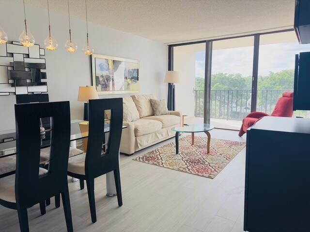 Foto principal - 1830 Embassy Dr