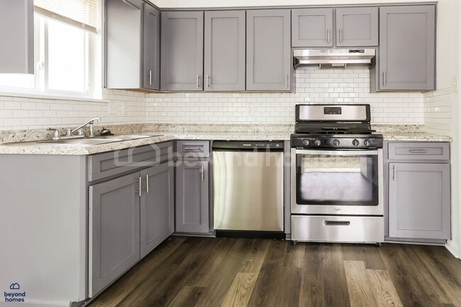 Building Photo - Welcome to your absolutely adorable, move-...