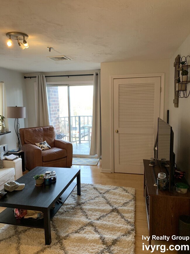 Foto del edificio - 230 Willard St